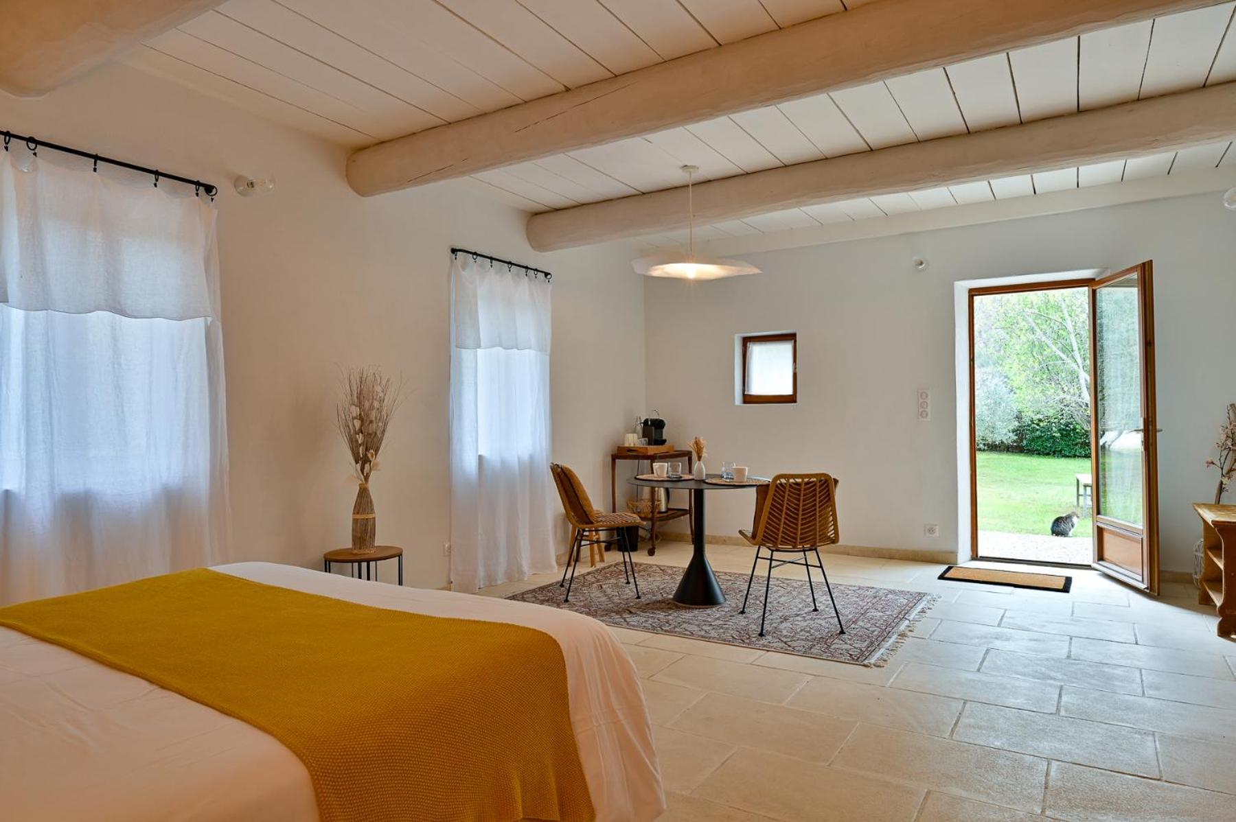 Le Champ Des Oliviers Bed & Breakfast Oppede Exterior photo